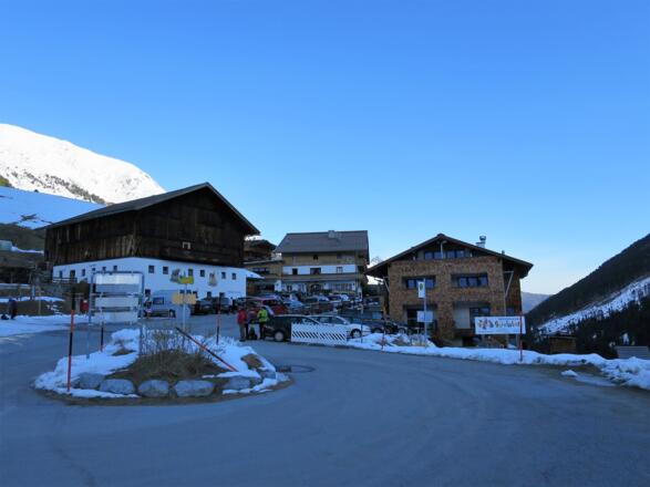 Der Weiler Praxmar (1687 m) im Lisenstal, Ausgangspunkt für Zischgeles und Lampsenspitze.