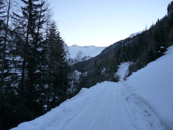 mit dem Eingang ins Venntal, wird der Blick auf den Kraxentrager erstmals freigegeben.
