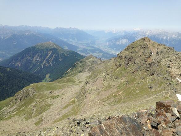 Wegverlauf, im Vordergrund die Sonnspitze