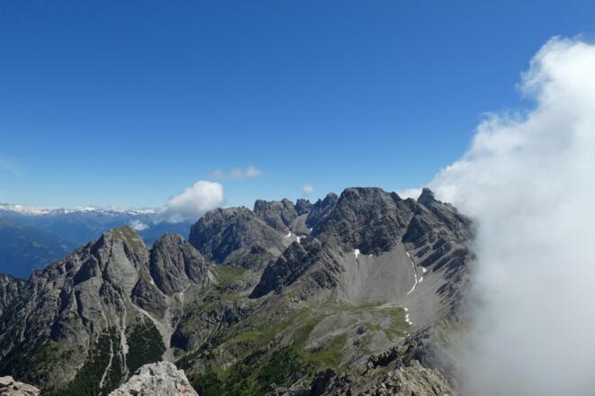 Blick von der Weittalspitze zu den beiden Gamswiesenspitzen (links) und dem Simonskopf (rechts)
