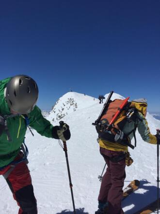 Hier Skidepot und zu Fuß weiter zum Gipfel