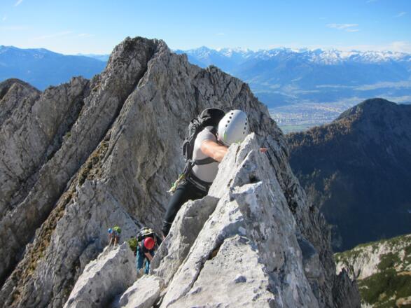 Besonders schöne Kletterstelle - direkt am Grat und fester Kalk!