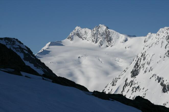 Blick zur Hohen Wilde, deren Nordgipfel ebenfalls ein beliebter Schitourenberg ist.