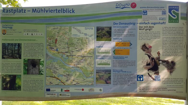 Donausteig Rastplatz "Mühlviertelblick" mit Infotafel und Sitzbänken