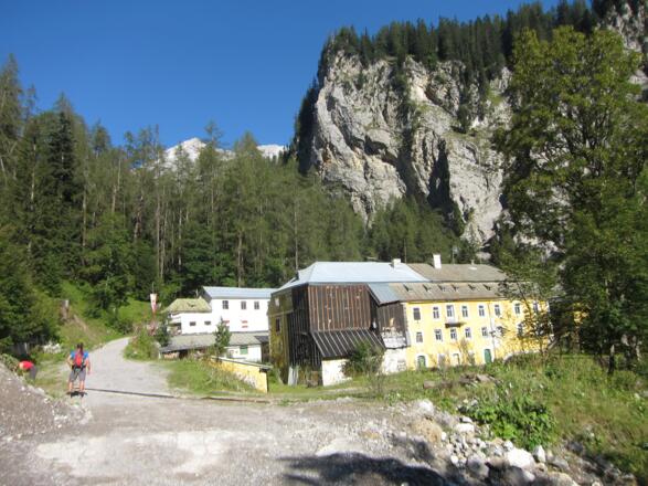 Die Herrenhäuser im Halltal (kein Ausschank).