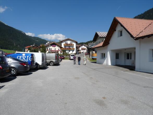 Vom kleinen Parkplatz hinter der Sennerei (Abzw. nach Rojen) ist der Ausgangspunkt der Mountainbiketour.
