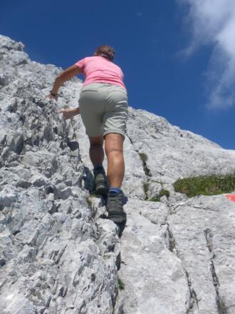 Kraxeln zum Gipfelgrat