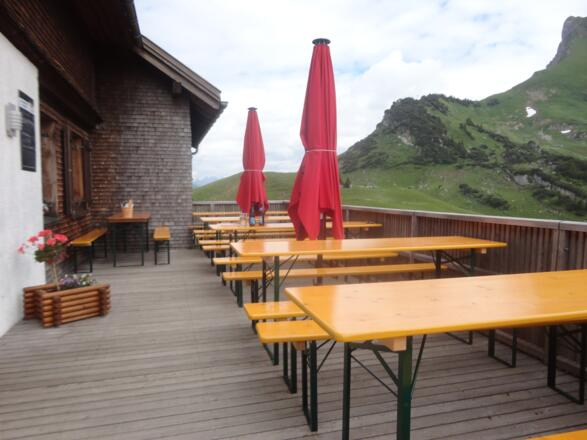 Terrasse mit Blick zum Rothorn