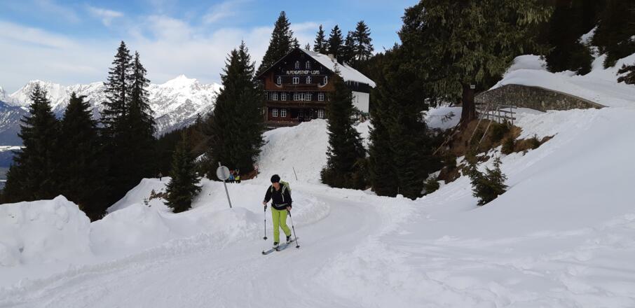 - die erste Stunde zum Gasthof Loas.