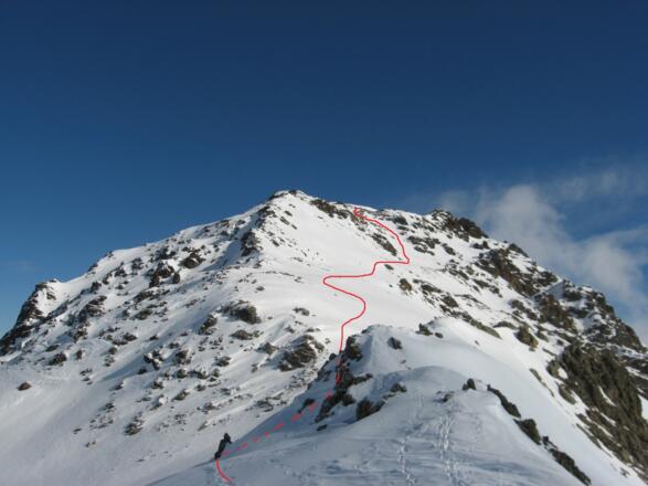 Der Steile Gipfelaufbau mit dem Gipfel in Bildmitte.