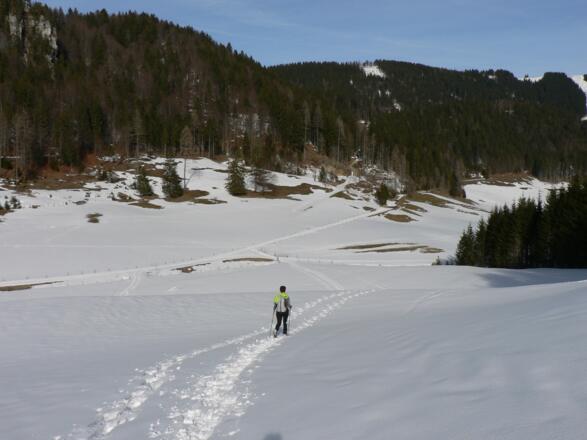 Im Talboden drehen wir uns nach rechts ...
