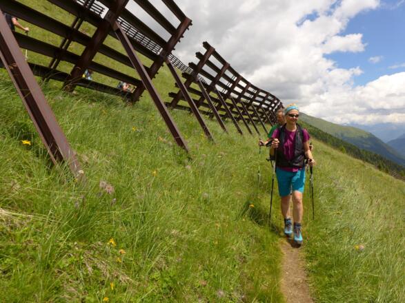 Wegpassage durch den Lawinenverbau