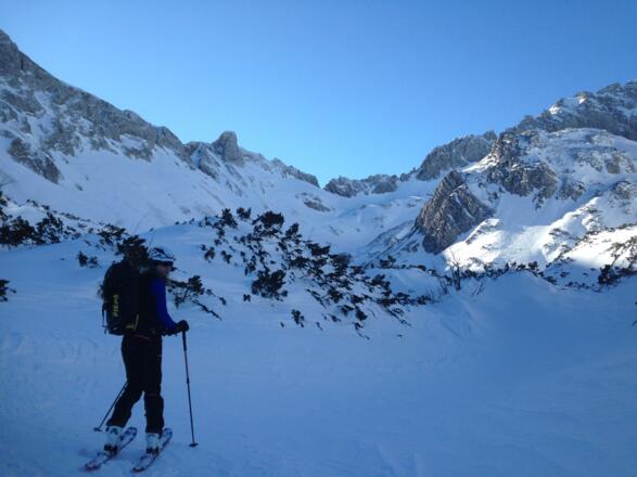 Großartiges Panorama; die v-förmige Einkerbung in der Bildmitte ist der Mühlauer Sattel