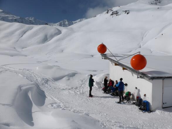 Unterhalb der Pforzheimer Hütte. Talstation der Materialseilbahn