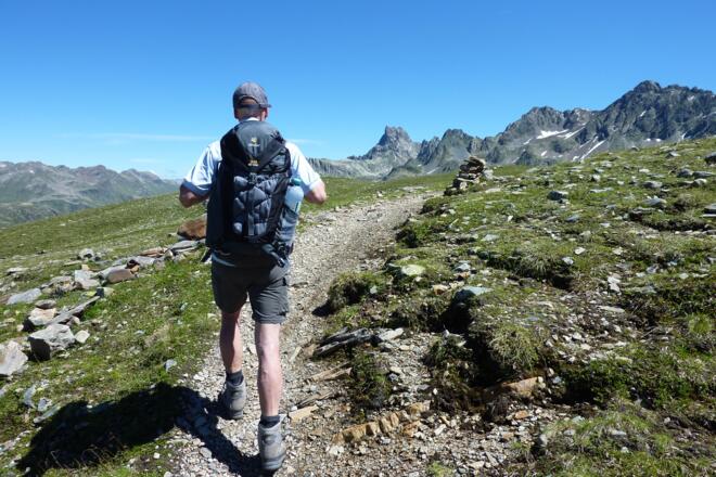 Auf dem Weg zur Friedrichshafener Hütte vor Patteriol (3.056 m, Bildmitte)