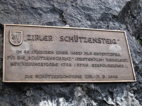 Tafel mit der Geschichte des Steigs