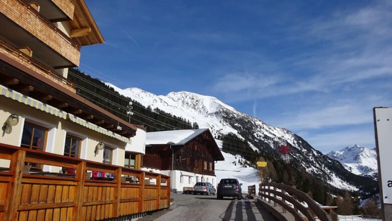 Gasthof Marlstein. In Bildmitte der Pirchkogel.