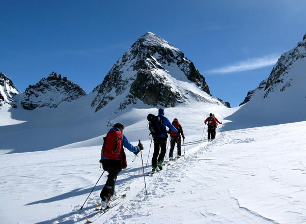 Prächtig baut sich unser Tagesziel der Piz Buin, 3312m, vor uns auf!