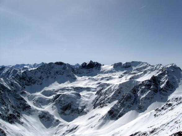 Das gesamte Aufstiegsgelände rund um den Zwieselbacher Roßkogl, Haidenspitze und Rotgrubenspitze liegt einem zu Füßen.