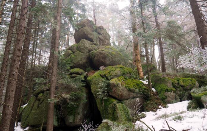 Gipfelfelsen Jezevčí vrch 984m (Dachshügel)