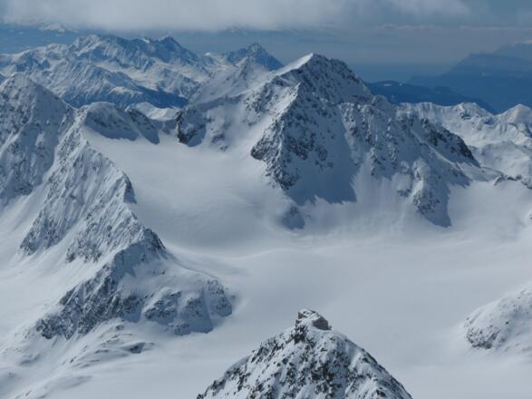 Becherhaus mit dem Botzer dahinter