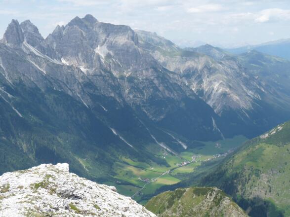 Blick hinunter in das noch ursprüngliche Gschnitztal.