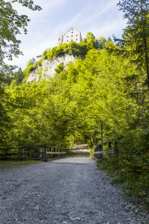 Zustiegsweg und Kloster St. Georgenberg