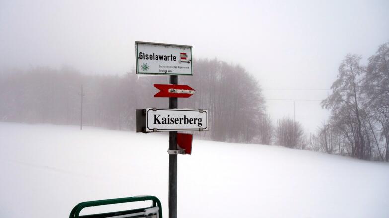 Straße rechts ~715m verlassen zum Kaiserberg
