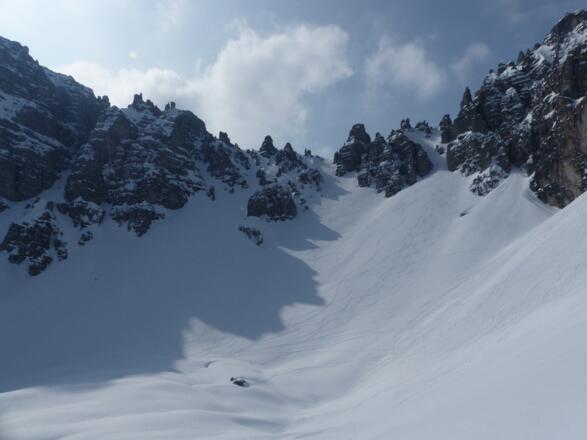 Vom Lizumer Kar folgt der Blick zurück zur West. Malgrubenscharte (links).