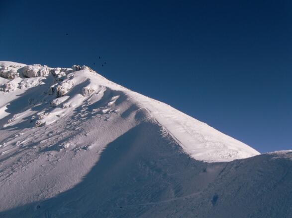 Kurz vor dem Ausstieg aus der Rinne mit dem weiteren Tourenverlauf.