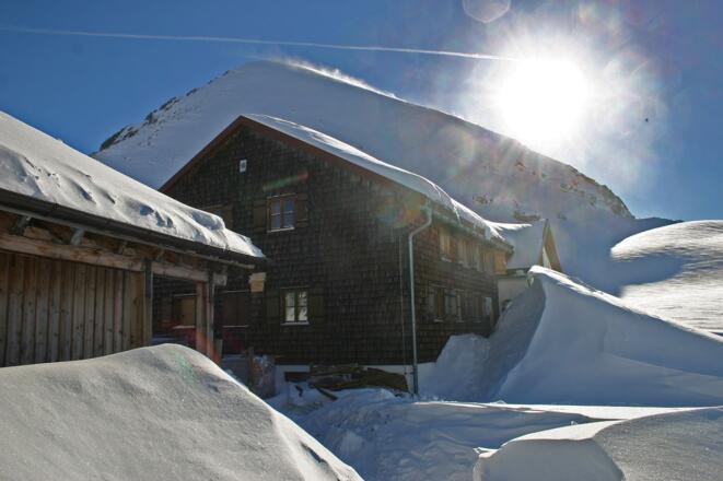 Kaiserjochhaus im Winter