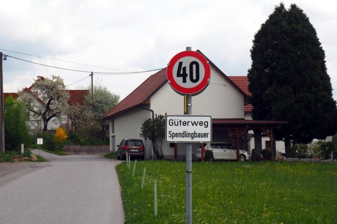 Links, Güterweg Spendlingbauer 370m