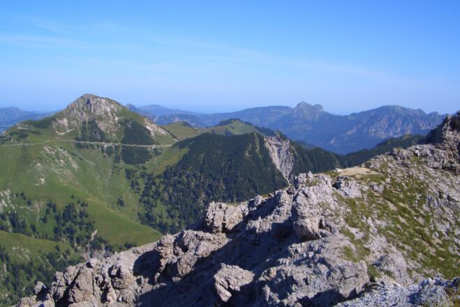 Saalfelder Höhenweg (am linken Bildrand)