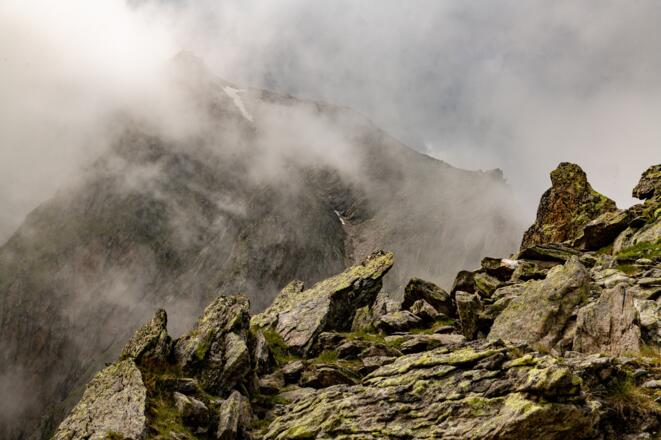 Wolken umhüllen den Gipfel