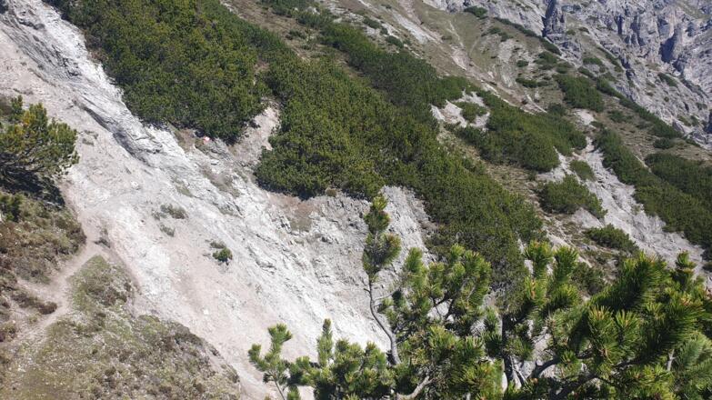 Kurze abschüssige Stelle