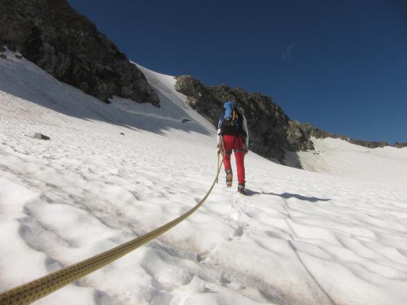 Die Nordflanke zum Wilden Hinterbergl ist nun gut sichtbar und wir halten direkt auf den Bergschrund zu.