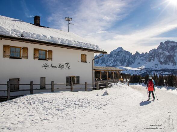 Einkehr an der schön gelegenen Alpe Nemes Hütte.