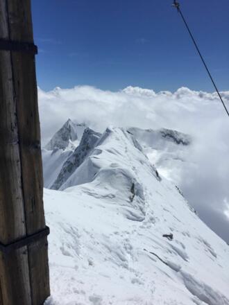 Blick zurück auf den Grat und in die NW