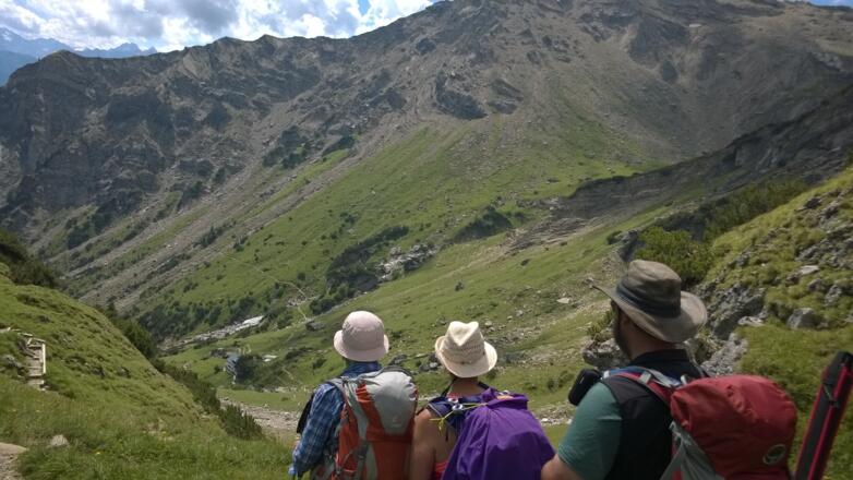 Die >Muttekopfhütte in sichtweite.