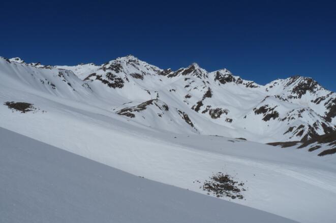 Weitkarspitze, Kraspespitze und Schöllekogel sind ebenfalls schöne Skitourenziele. Im Gegensatz zum Zwieselbacher Roßkogel ist es auf diesen Gipfeln noch etwas stiller.