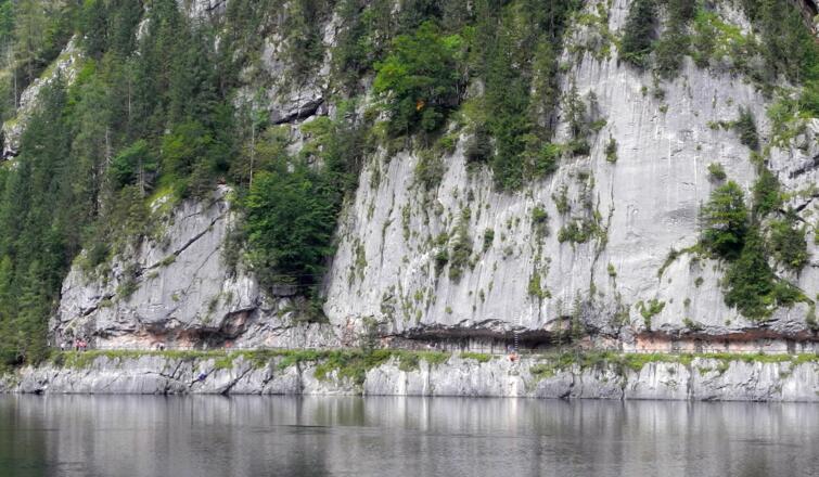 Ansicht des Steiges von der gegenüberliegenden Seeseite