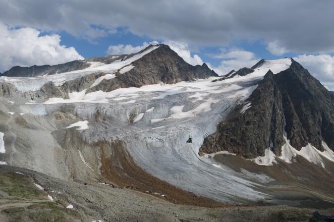 Die Innere Schwarze Schneid (links) und der Linke Fernerkogel (rechts). Aufgenommen vom Karles Kopf 2.901 m