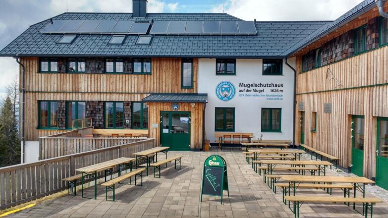 Das geräumige Hans-Prosl-Schutzhaus auf der Mugel