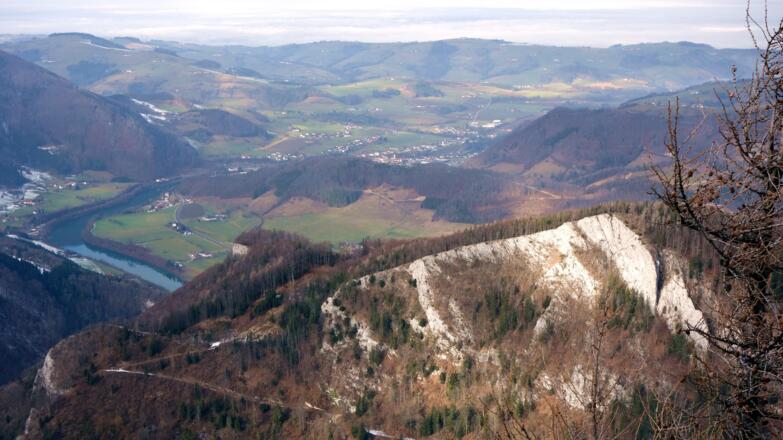 Tiefblick zur Enns und zum Reitnerkogel 930m
