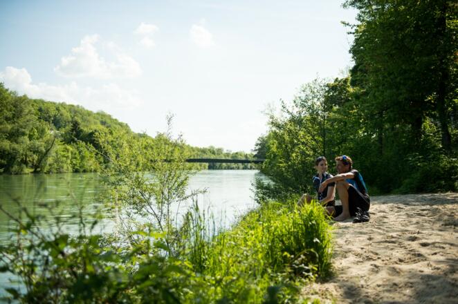 RennradregionWelsRennradfahrerTraunPause_TourismusverbandRegionWels.jpg