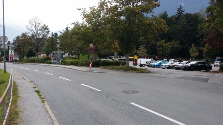 Parkplatz beim "Spar-Supermarkt"