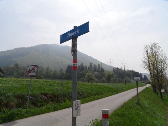 Durch das Zimeck führt die Straße nach Frauenstein.