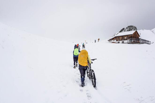 hinauf zum tuxer Joch - Einkehrmöglichkeit