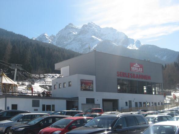 Parkplatz der Serlesbahnen.