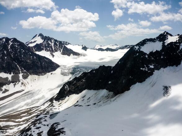 Ausblick von Gipfel bis zum Zuckerhütl, Wilder Pfaff, Ruderhofspitze...